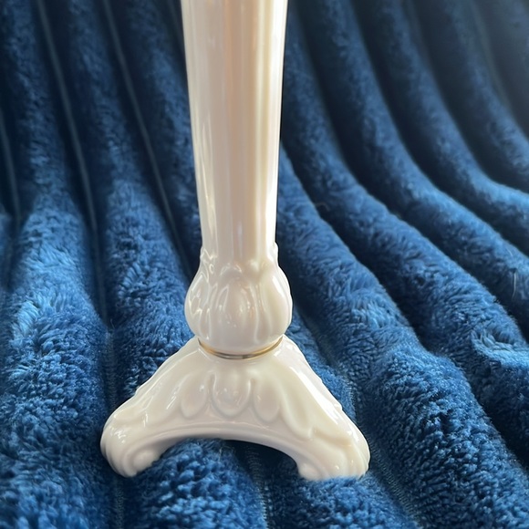 Identical, Lennox vases quality, and condition is perfect no chips, cracks, etc. - Picture 4 of 6